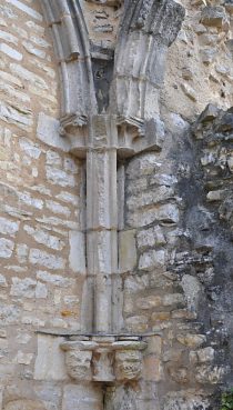 Vestige d'arcades avec trace de voûtement