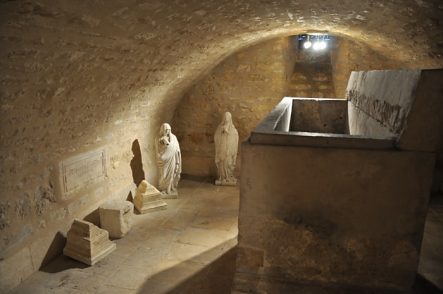 Vue d'ensemble de la crypte de saint Léocade