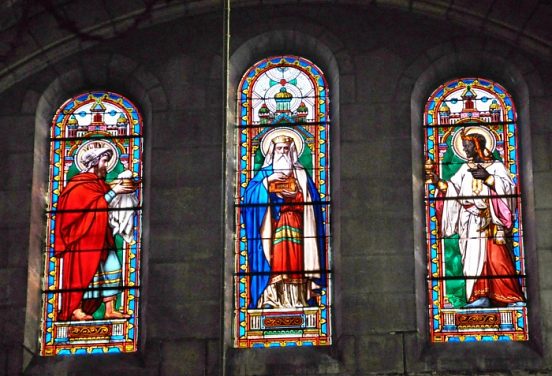 Vitraux des ateliers Lobin à Tours dans le transept droit 