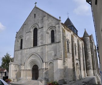 La façade ouest et le côté sud