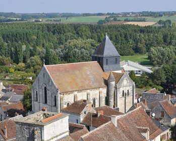 Vue de l'église depuis le donjon médiéval