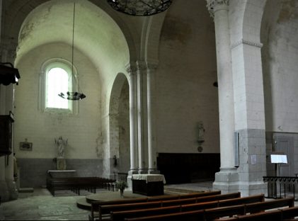 Le transept (très dépouillé) vu du croisillon sud