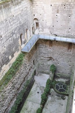 La tour et le rez-de-chaussée