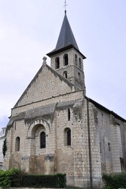 Le chevet plat et le clocher