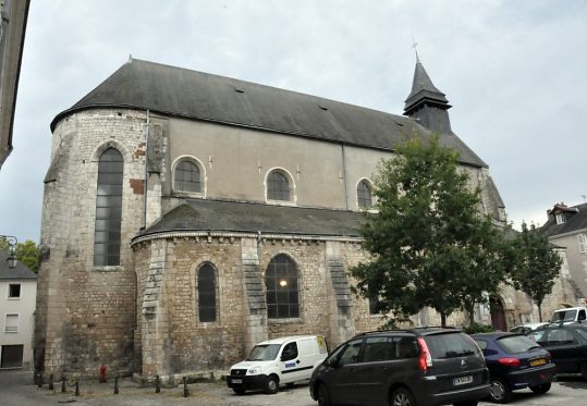 L'ancienne église Saint-Pierre vue depuis le côté nord