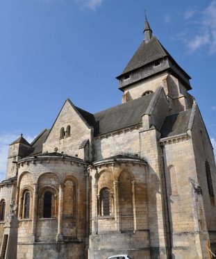 Vue d'ensemble avec le chevet et le clocher