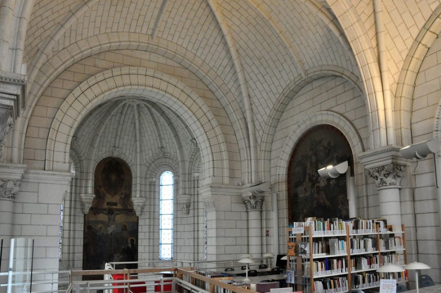 Le chœur et une partie de la nef de l'ancienne chapelle Sainte–Marie vus depuis le premier étage