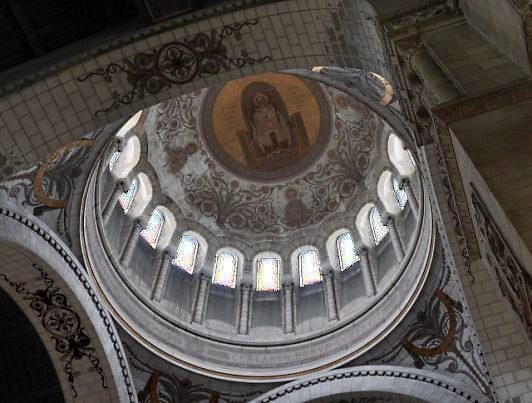 La grande coupole peinte de la basilique