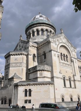 Le chevet résolument byzantin de la basilique au nord