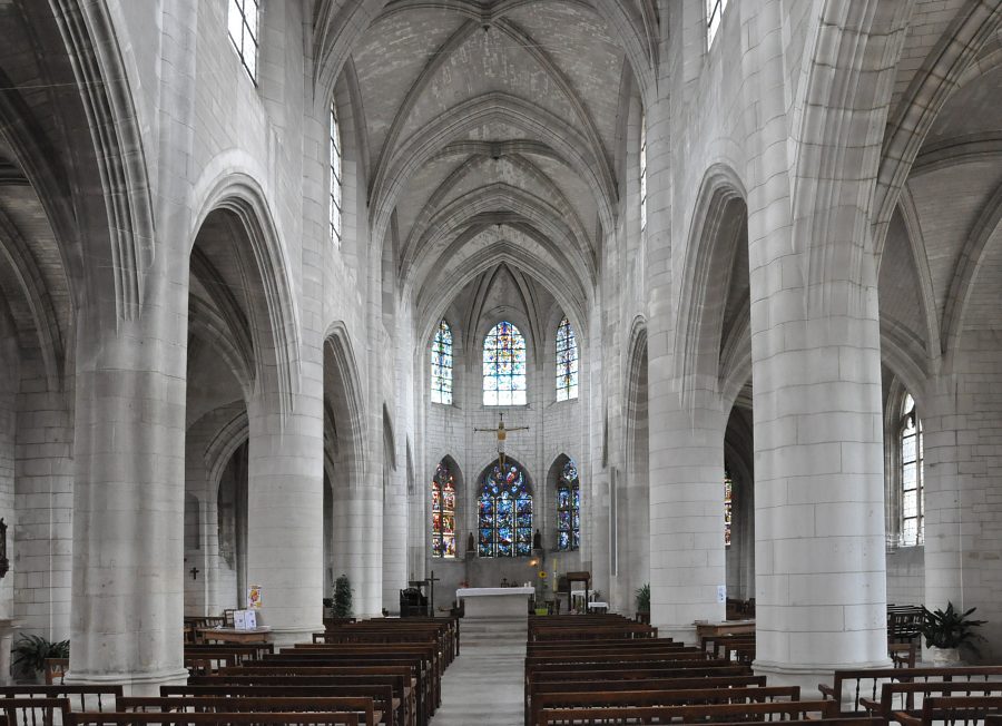 Vue d'ensemble de la nef de l'église Saint-Étienne