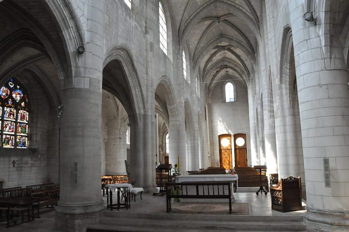La nef vue depuis la chapelle axiale