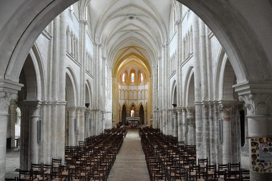 Vue d'ensemble de l'église Saint-Pierre de Bar-sur-Aube