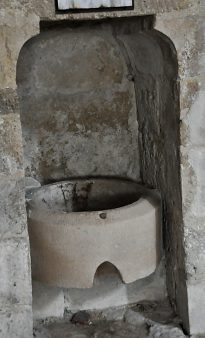 Mesure matrice dans l'entrée de l'église