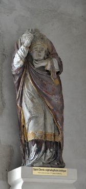 Statue de saint Denis céphalophore, Pierre peinte et dorée, XVIIe siècle