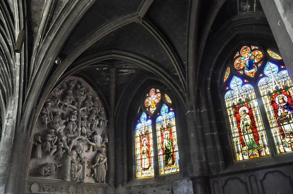 La chapelle rayonnante SaintNicolas avec son Arbre de Jessé et ses vitraux La chapelle rayonnante SaintNicolas avec son Arbre de Jessé et ses vitraux