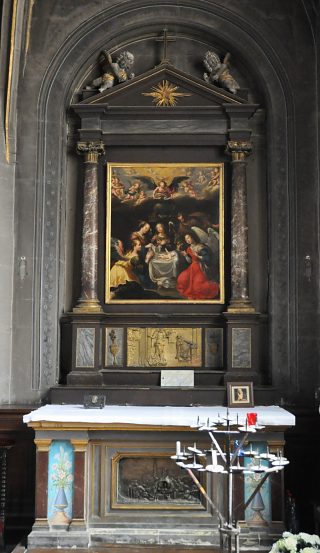 Le retable du XVIIe siècle de la chapelle de la Nativité.