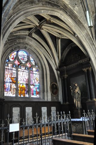 La deuxième chapelle Saint–Joseph dans le bas–côté nord.