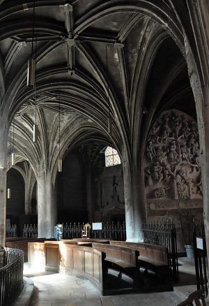 Le déambulatoire nord avec la chapelle Saint-Nicolas.