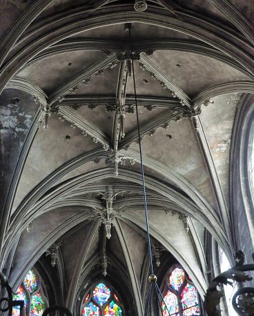La voûte du chur et ses clés pendantes. La voûte du chur et ses clés pendantes.