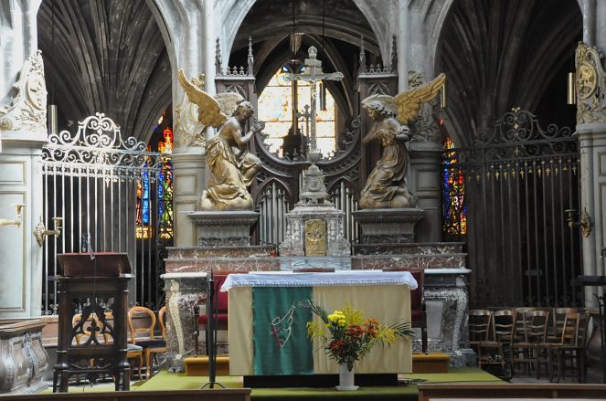 Le maître-autel en marbre date des années 1780.
