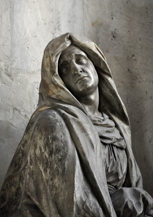 Vierge de douleur par Jean-Baptiste Bouchardon, détail. Vierge de douleur par Jean-Baptiste Bouchardon, détail.
