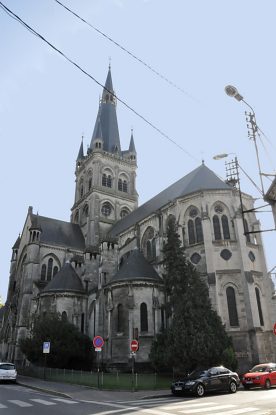 Le chevet de l'église et ses chapelles latérales