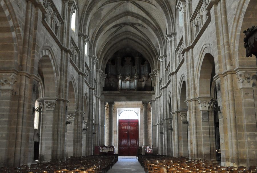 La nef vue du chœur.