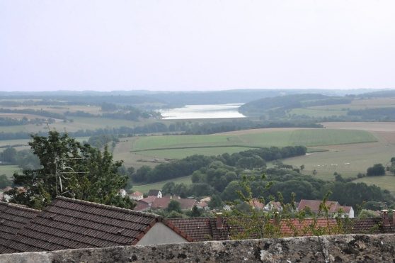 Le lac de la Liez vu depuis le chemin de ronde.