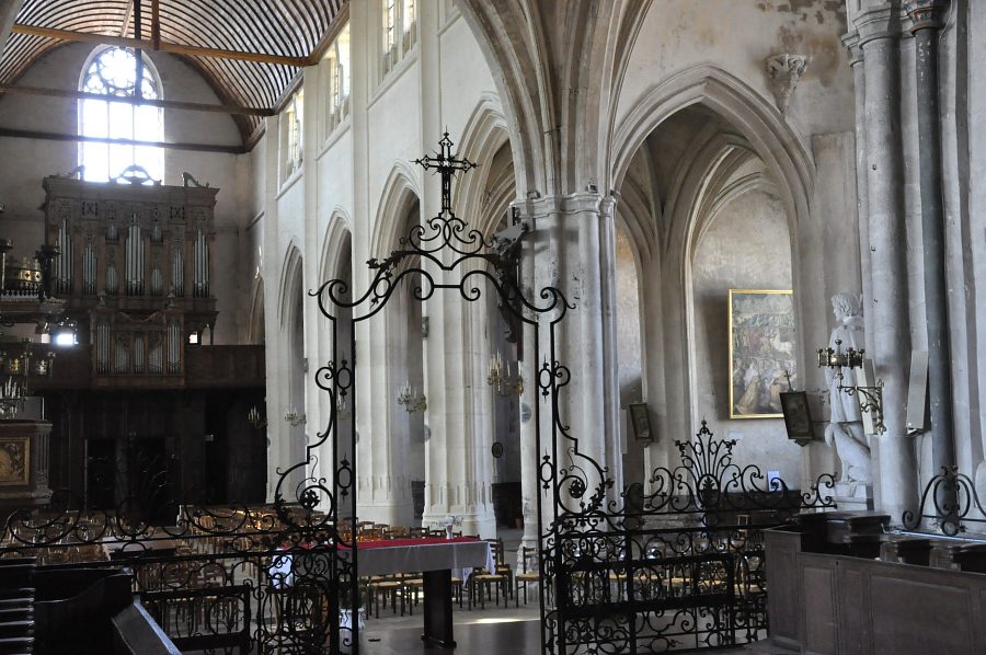 La nef et le bas–côté nord vus depuis le chœur