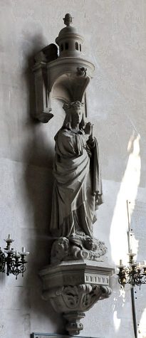 Statue de la Vierge dans l'absidiole sud