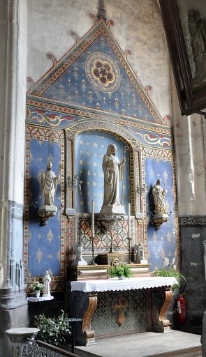 L'autel de la chapelle latérale sud «Saint–Vinebault»