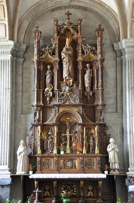 Le retable de la Vierge en bois sculpté doré du  XIXe siècle 