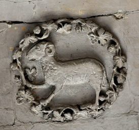 Agnus Dei : sculpture sur la voûte de la chapelle  de la Vierge