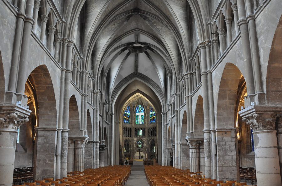 Vue d'ensemble de la nef de l'église Saint-Jacques.