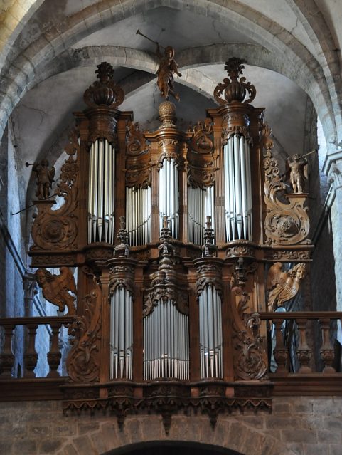 L'orgue de tribune et son très beau buffet (début du XVIIIe  siècle)