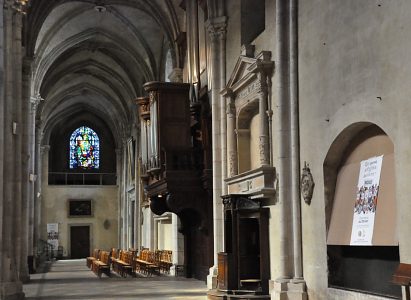 Le collatéral nord (qui n'a pas de chapelle latérale), vu ici en direction de l'est.