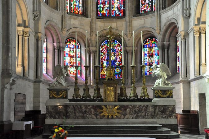 Le chœur roman de la cathédrale Saint-Jean.