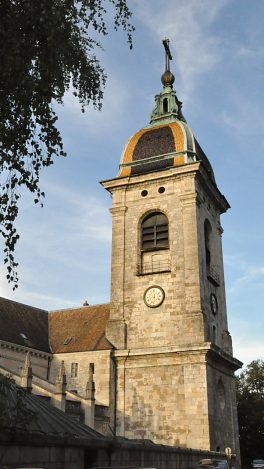 Le clocher de la cathédrale Saint-Jean.