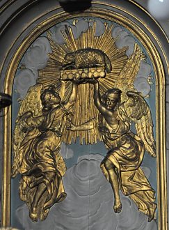 Les anges et l'Agnus Dei