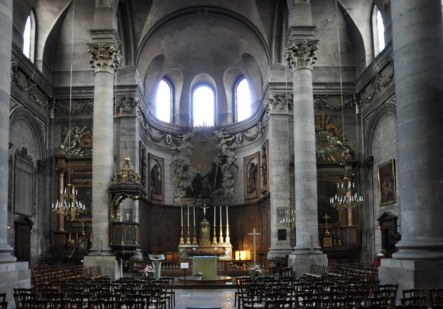 Vue d'ensemble de la nef de l'église Saint-Pierre