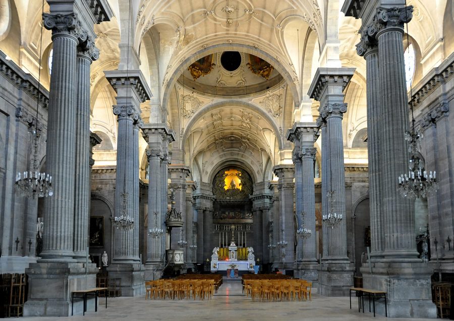 Vue d'ensemble de la nef de l'église Sainte-Madeleine