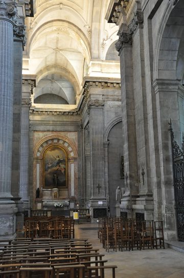 Le bas–côté nord et la chapelle absidiale de la Vierge
