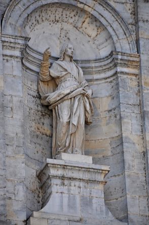 Statue de Jésus enseignant à Marie Madeleine