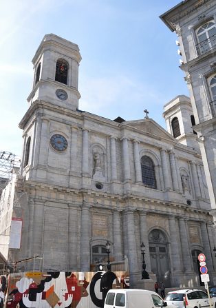 La façade de l'église Sainte–Madeleine