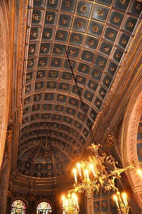 La superbe voûte à caissons de la Sainte–Chapelle