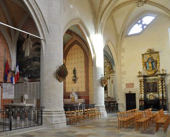 Chapelles latérales nord et baptistère (à droite)