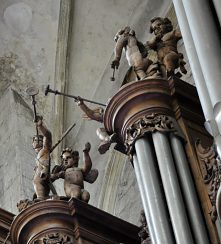 Angelots sur les tourelles du grand orgue