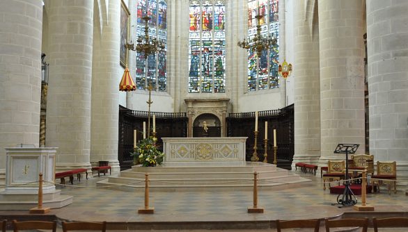 Vue d'ensemble du sanctuaire de la basilique Notre-Dame