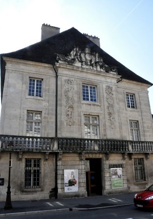 La façade du Pavillon des officiers