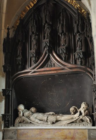 «Le Christ au tombeau» dans une chapelle latérale nord